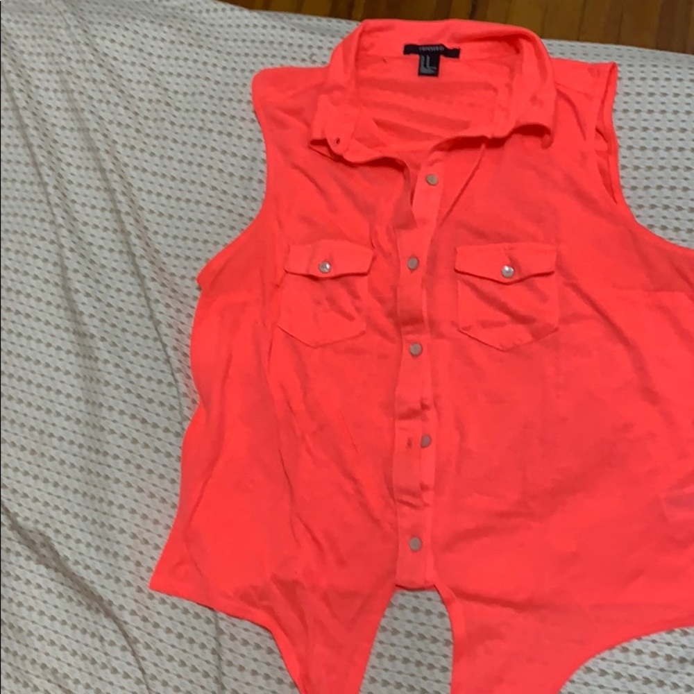 Pre-owned fuchsia button down crop top